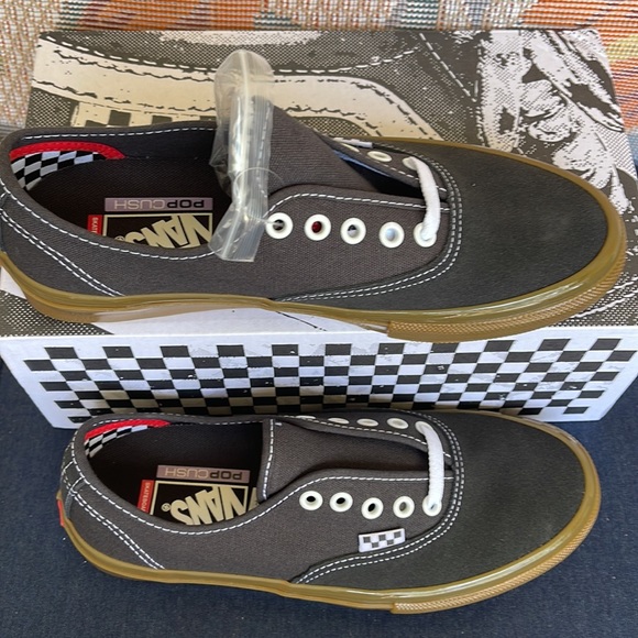 Vans Men’s Skate Authentic
Raven/Gum
VNOA5FC8241
Sneakers - athletic shoes - Picture 3 of 16